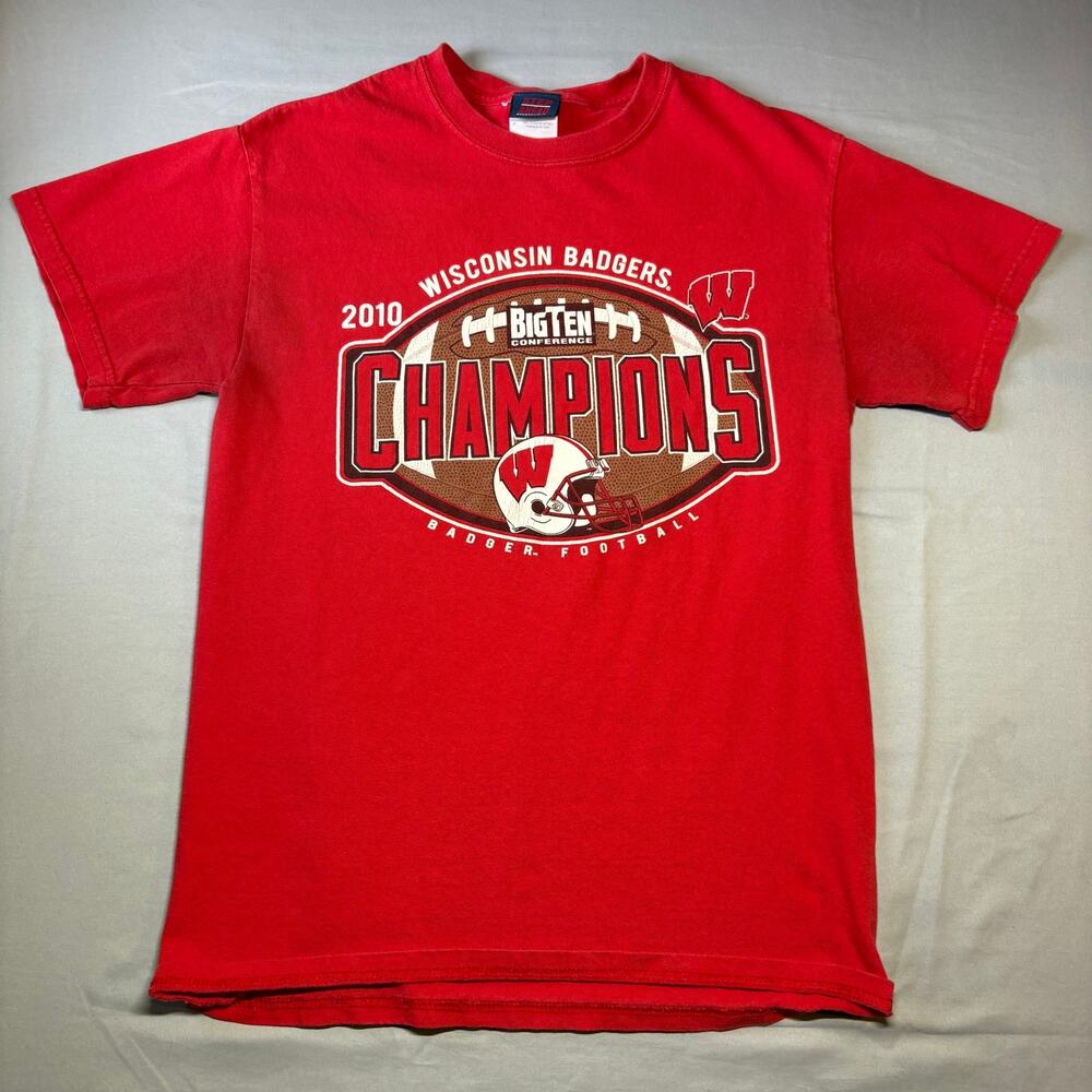 Wisconsin Badgers football graphic tee